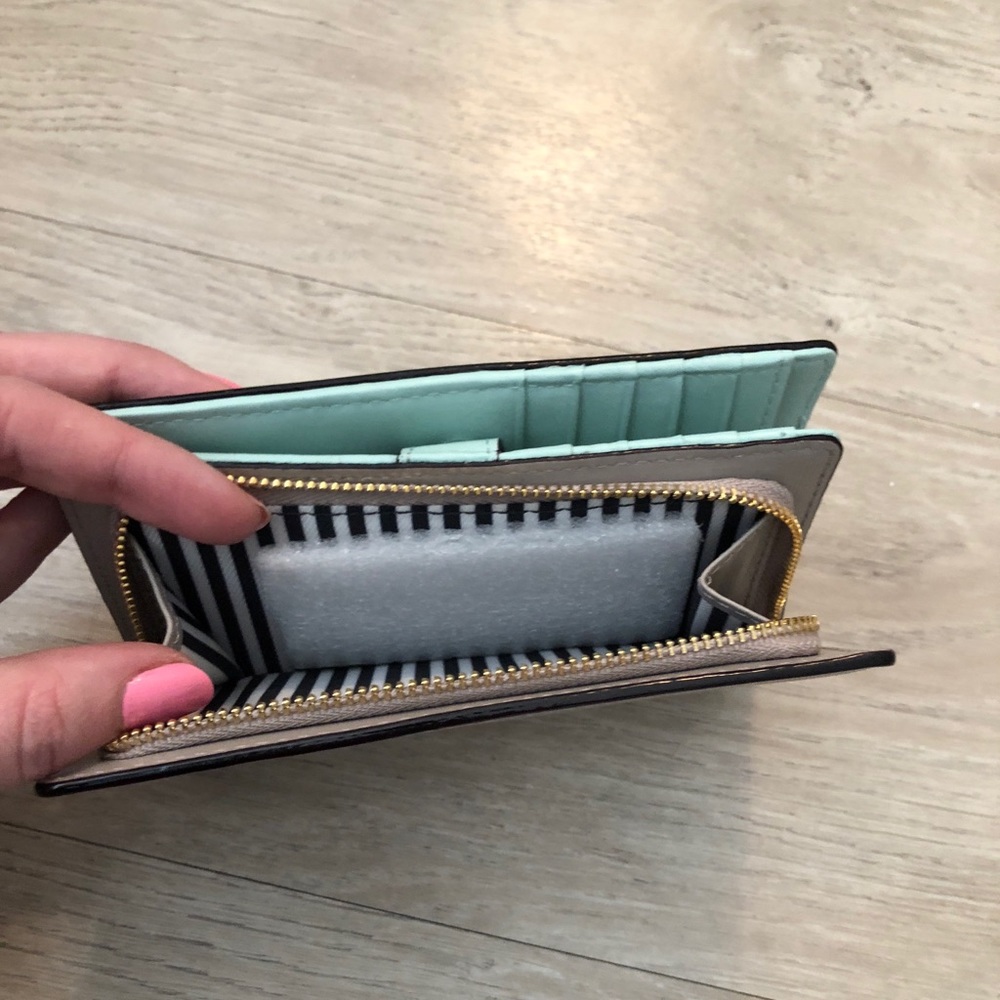 Kate Spade Phillips Road Dara Wallet - Picture 4 of 4